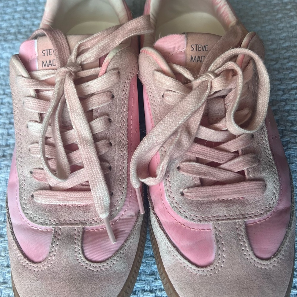 Steve Madden Pink Duo Sneakers. Comfy and fashionable.